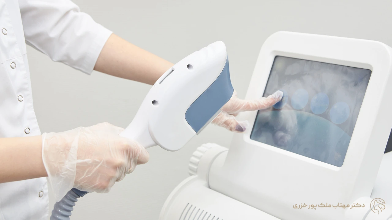 روند کار لیزر موهای زائد؛ از جذب نور تا کاهش مو